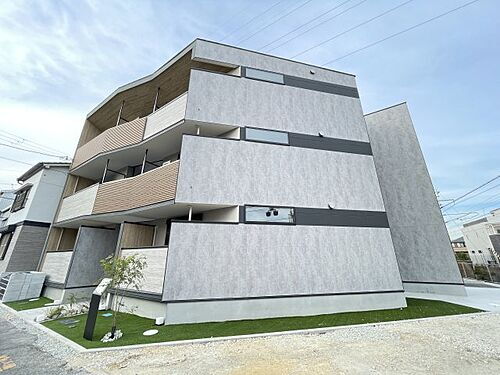 兵庫県尼崎市猪名寺３丁目 築2年3ヶ月 3階建