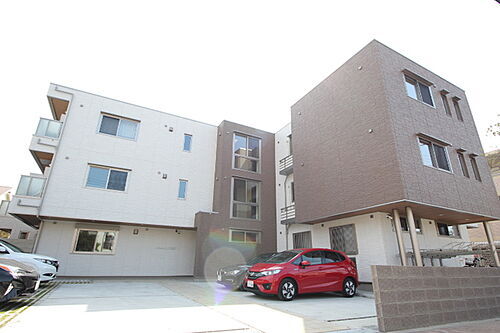 兵庫県西宮市松下町 築8年9ヶ月 3階建