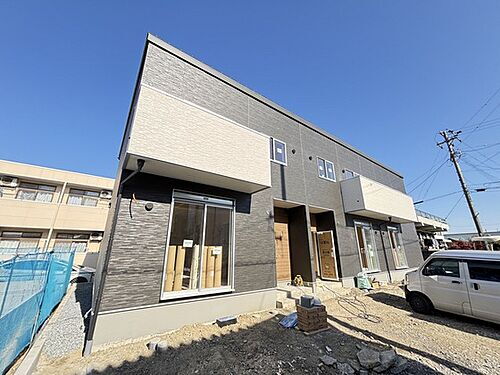 三重県四日市市海山道町１丁目  2階建