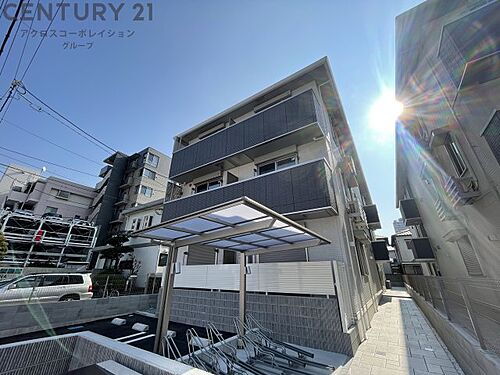 兵庫県西宮市常磐町 3階建 