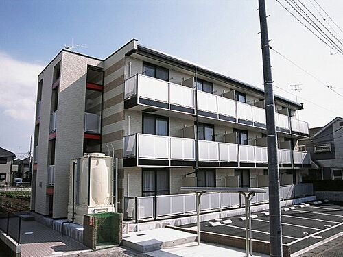 神奈川県横浜市瀬谷区阿久和西３丁目 3階建 築17年5ヶ月