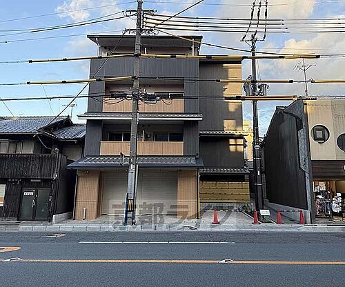 京都府京都市東山区毘沙門町  4階建