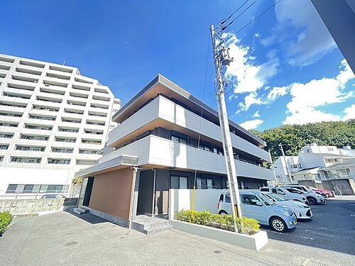 広島県広島市東区牛田新町１丁目 3階建