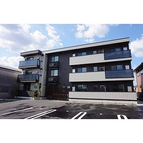 岐阜県各務原市鵜沼三ツ池町２丁目 3階建 