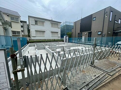 千葉県千葉市稲毛区小仲台３丁目 3階建 