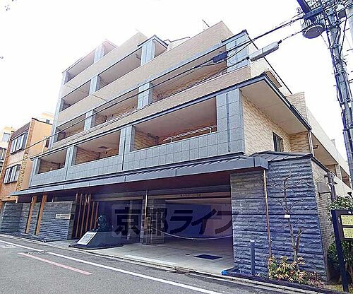 京都府京都市中京区鏡屋町 5階建