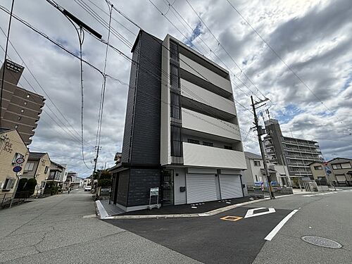 兵庫県姫路市飾磨区英賀保駅前町 5階建