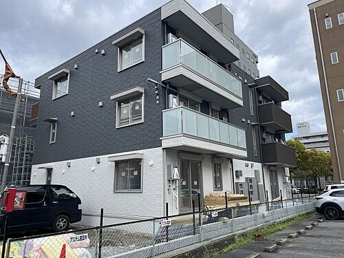 兵庫県姫路市安田１丁目 3階建