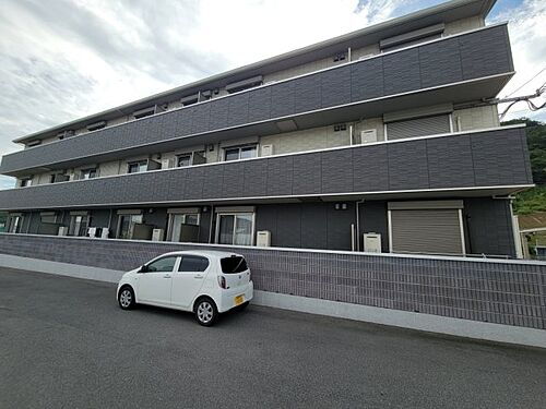 兵庫県姫路市広畑区西蒲田 3階建