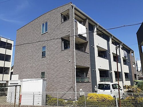 大阪府阪南市尾崎町１丁目 3階建