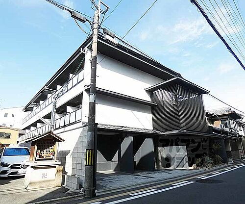 京都府京都市上京区室町通寺之内上る２丁目下柳原北半町 3階建 築5年4ヶ月