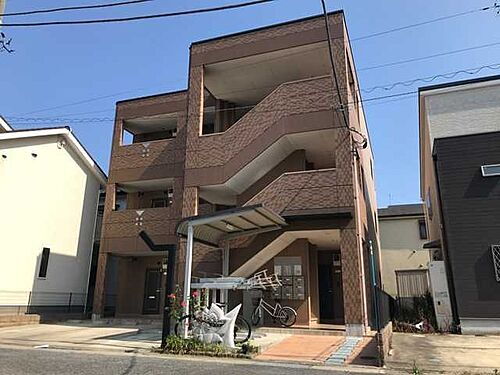 神奈川県平塚市平塚４丁目 3階建