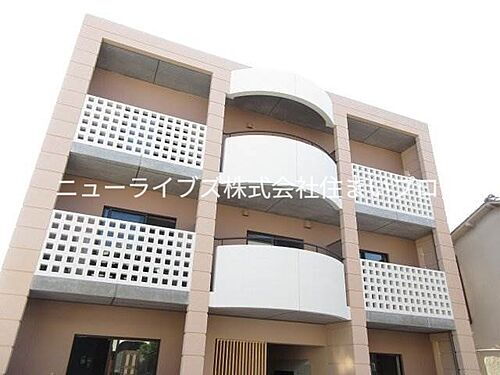 大阪府寝屋川市初町 築7年4ヶ月 3階建