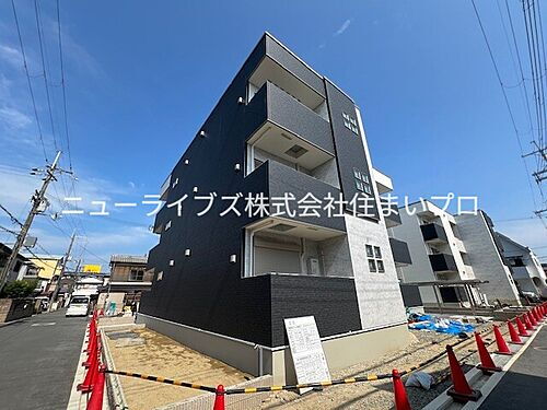 大阪府寝屋川市上神田１丁目 築1年4ヶ月 3階建
