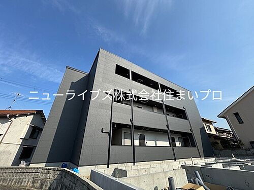 大阪府寝屋川市下木田町 築1年未満 3階建