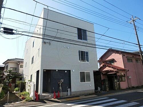 東京都三鷹市中原１丁目 3階建 築9年2ヶ月