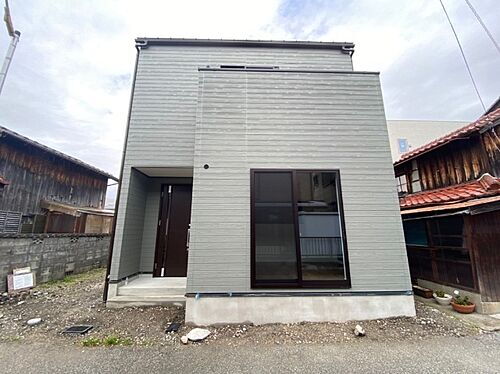 滋賀県長浜市一の宮町 2階建