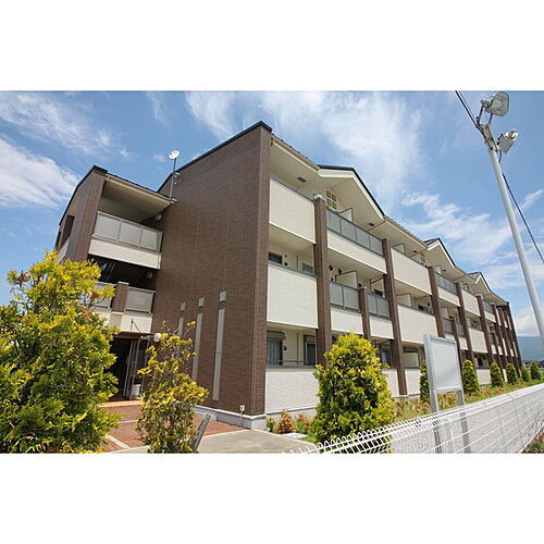 滋賀県長浜市口分田町 3階建