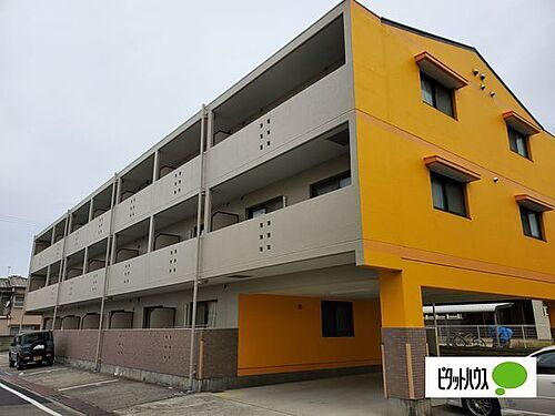 兵庫県明石市魚住町清水 3階建