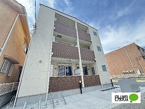 兵庫県明石市二見町西二見 3階建
