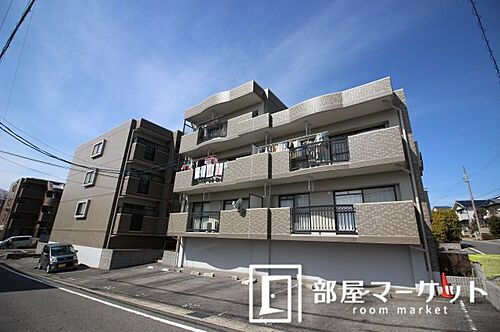 愛知県みよし市三好丘旭４丁目 3階建