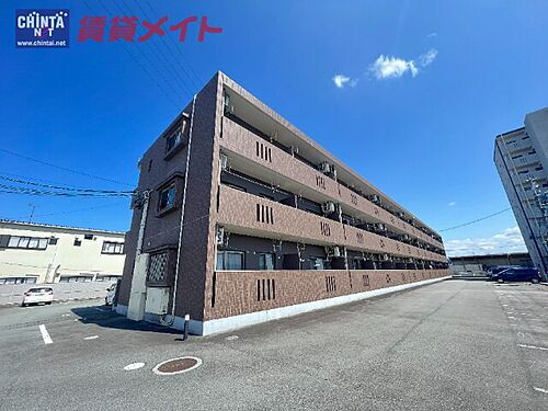 三重県松阪市市場庄町 3階建