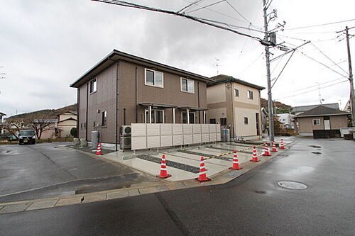 岡山県岡山市東区楢原 2階建