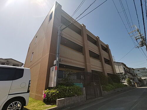 大阪府堺市北区奥本町１丁 3階建