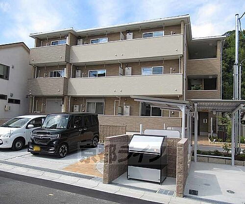 京都府八幡市八幡馬場 築5年3ヶ月 3階建