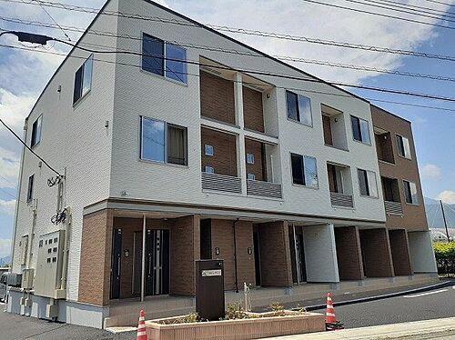 山梨県南アルプス市在家塚 3階建 築1年1ヶ月