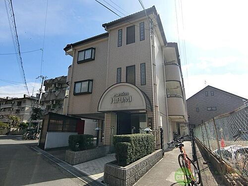 大阪府茨木市中津町 3階建