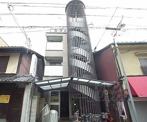 京都府京都市東山区松原通大和大路東入２丁目轆轤町 3階建 築39年8ヶ月