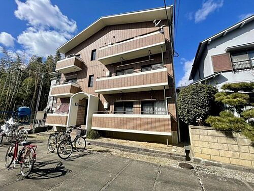 クローバーハイツ喜志 3階建