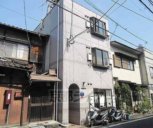 京都府京都市山科区御陵荒巻町 3階建 築33年9ヶ月