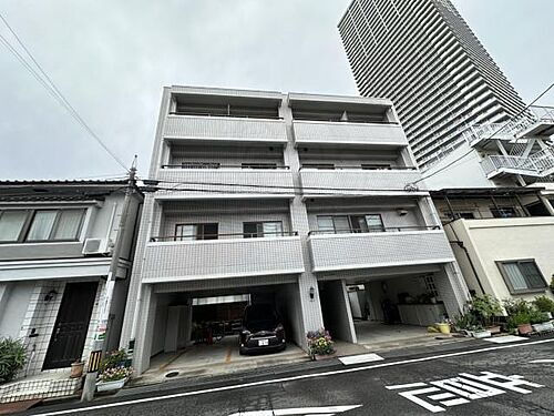 広島県広島市中区東千田町１丁目 4階建