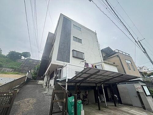 兵庫県川西市南花屋敷２丁目 3階建