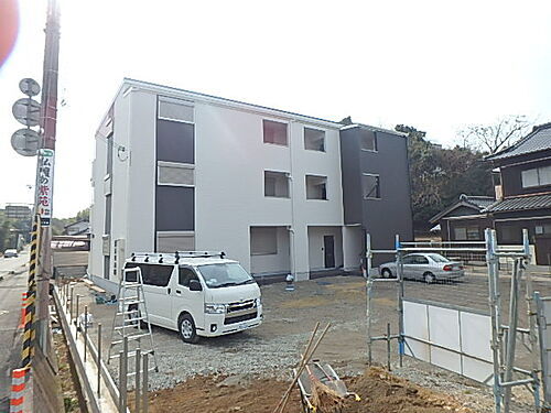 兵庫県三木市本町１丁目 3階建