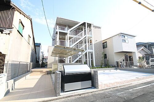 ノアズ　アーク 3階建