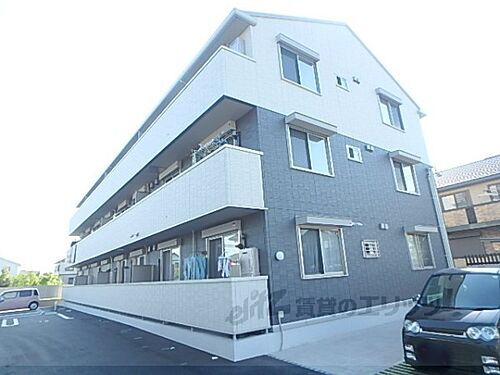 滋賀県栗東市小柿１丁目 築7年8ヶ月 3階建