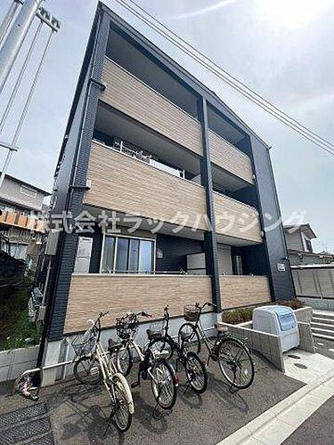 大阪府寝屋川市郡元町 3階建