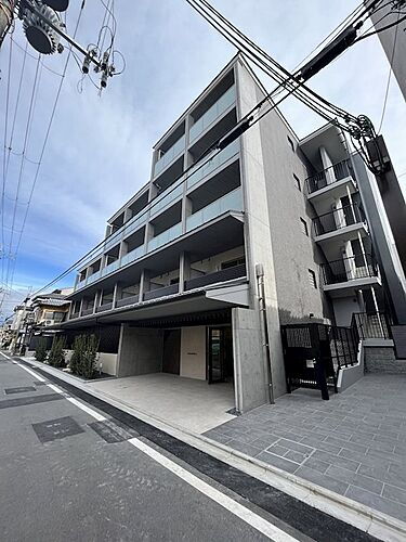 京都府京都市中京区聚楽廻西町 5階建