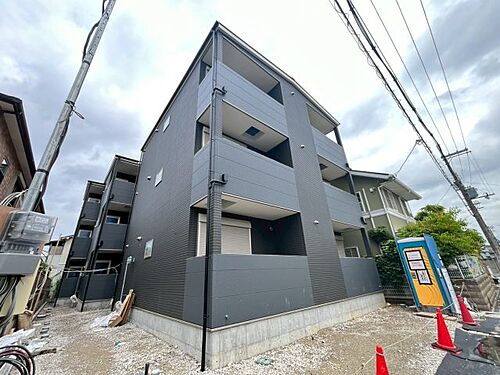 大阪府高石市西取石１丁目 3階建