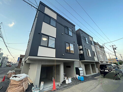 北海道札幌市東区北三十一条東１２丁目 3階建 築1年10ヶ月
