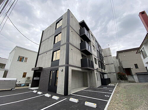 北海道札幌市豊平区平岸三条６丁目 4階建 築1年9ヶ月