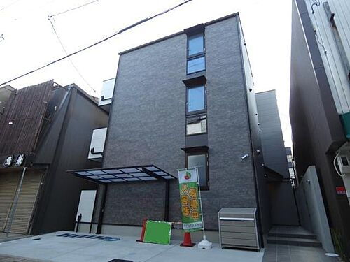 京都府京都市伏見区淀本町 築3年3ヶ月 3階建