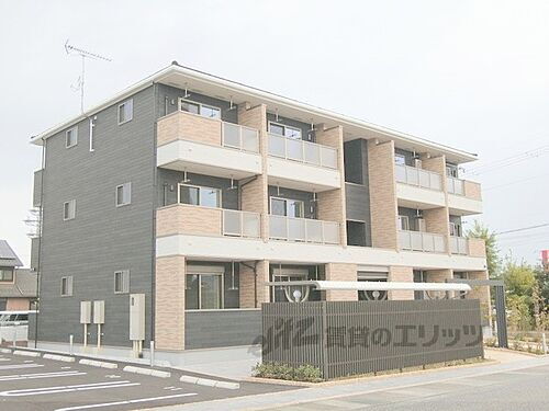 滋賀県東近江市垣見町 3階建 