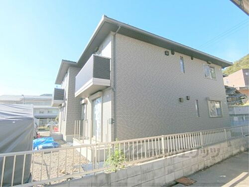 滋賀県東近江市八日市清水２丁目 2階建 