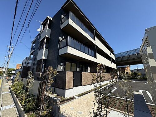 滋賀県栗東市手原１丁目 3階建 