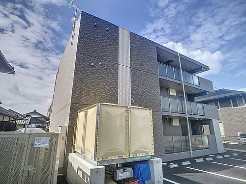 滋賀県栗東市坊袋 築1年1ヶ月 3階建