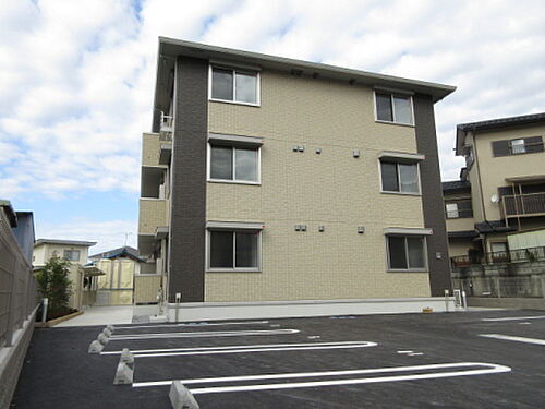 滋賀県彦根市古沢町 3階建 築6年